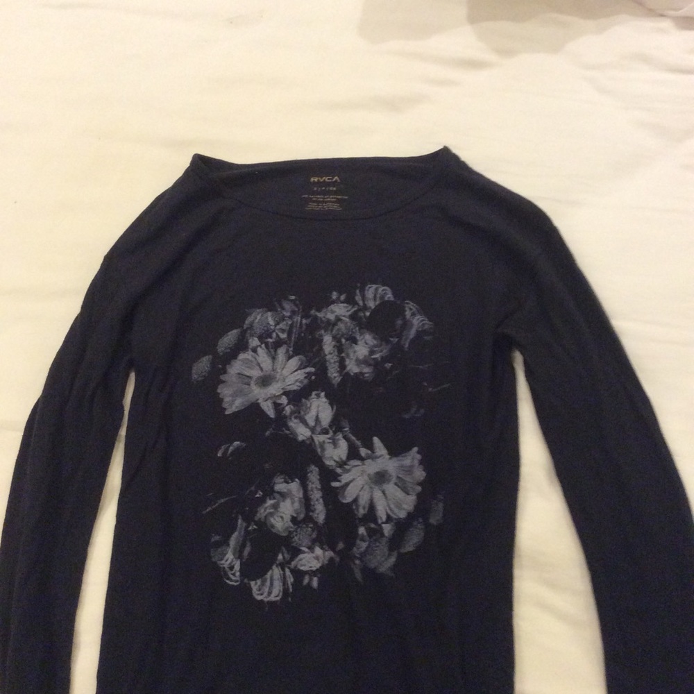 RVCA top worn once. - Picture 1 of 3